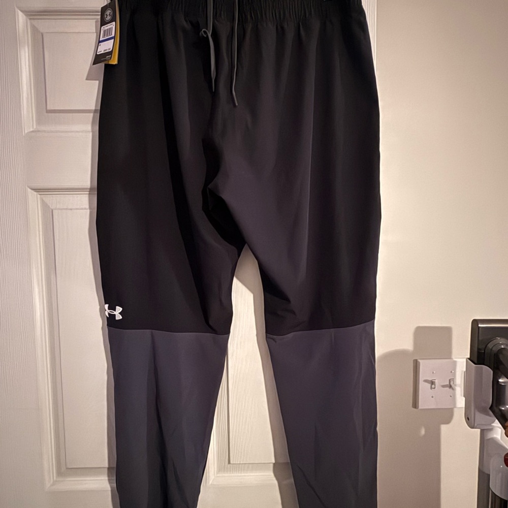 Under Armour Men's Black and Dark Gray Joggers